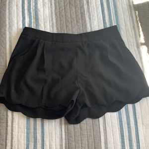 Tobi Scalloped Black Shorts